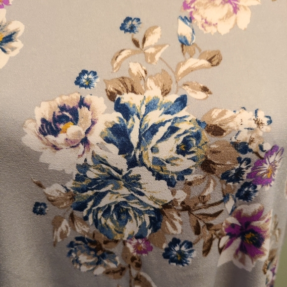 Gray, Lavender & Blue Bouquet Top - Picture 4 of 7